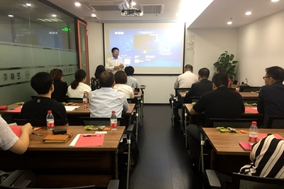長寧區(qū)召開金融懇談會 搭建政企溝通橋梁，精準(zhǔn)提供融資咨詢服務(wù)